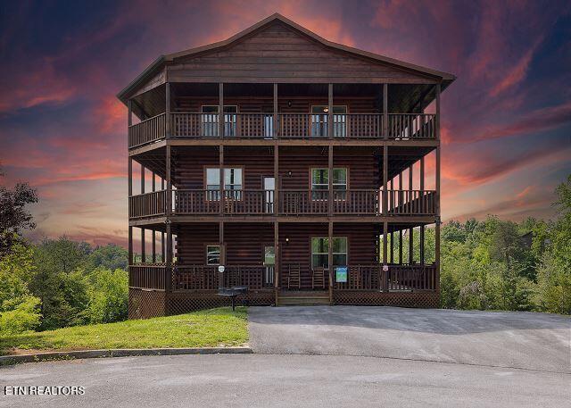 1911 Oakmont Dr, Sevierville, TN 37876