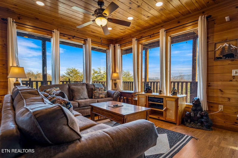 1911 Oakmont Dr, Sevierville, TN 37876