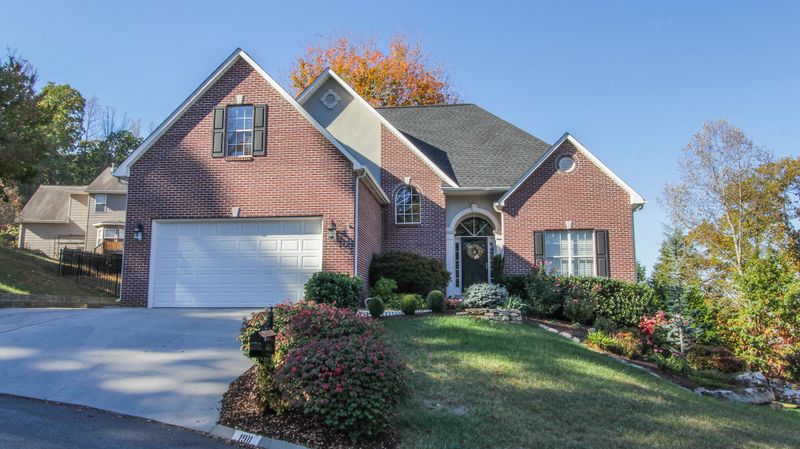 1911 Saint Gregorys Ct, Knoxville, TN 37931