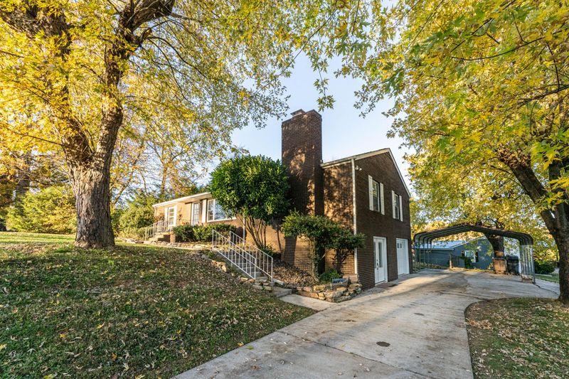 1912 Ault Rd, Knoxville, TN 37914