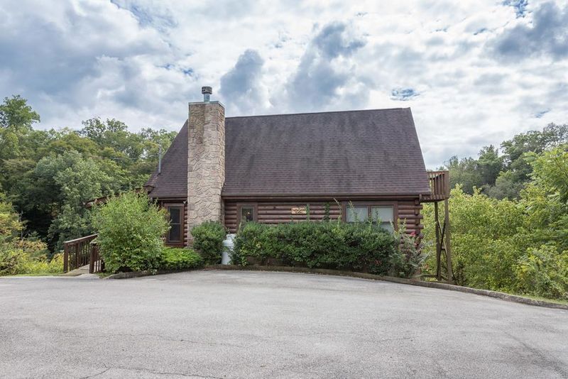 1912 Eaglet Ct, Sevierville, TN 37862