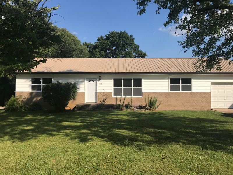 1912 Mcclain Dr, Knoxville, TN 37912