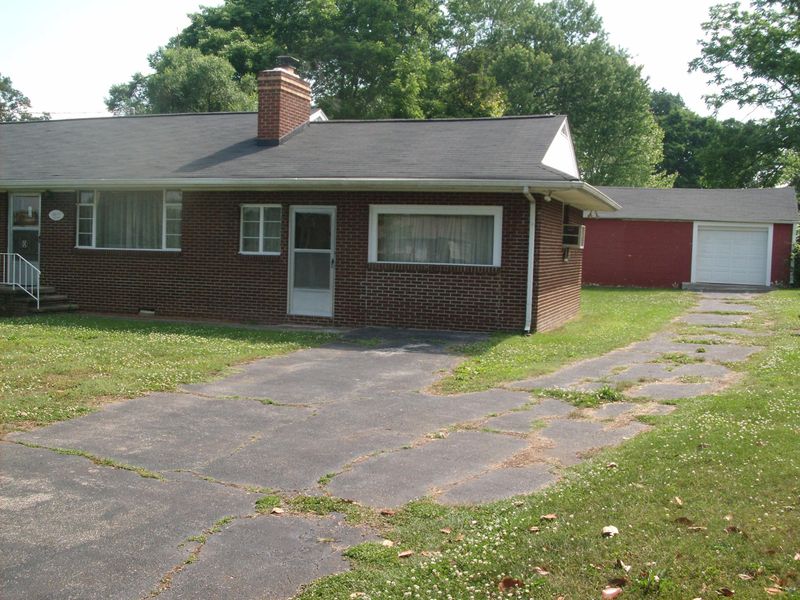 1913 Ault Rd, Knoxville, TN 37914