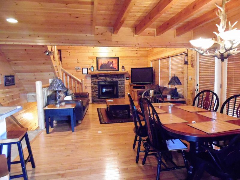 1913 Creek Overlook Way, Sevierville, TN 37862