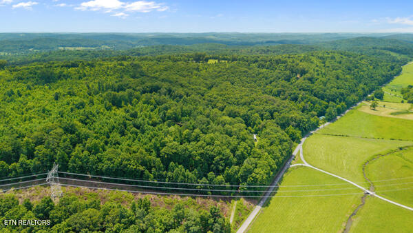 1913 Dry Fork Valley Rd, Philadelphia, TN 37846