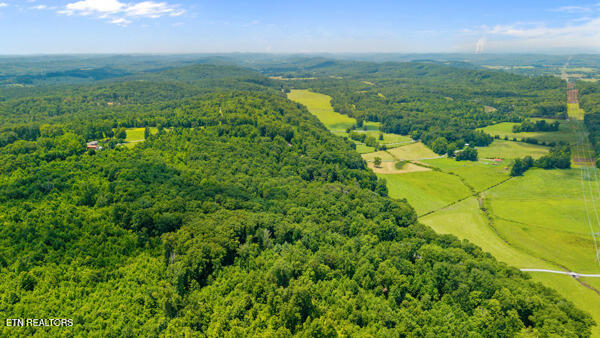 1913 Dry Fork Valley Rd, Philadelphia, TN 37846