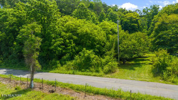 1913 Dry Fork Valley Rd, Philadelphia, TN 37846