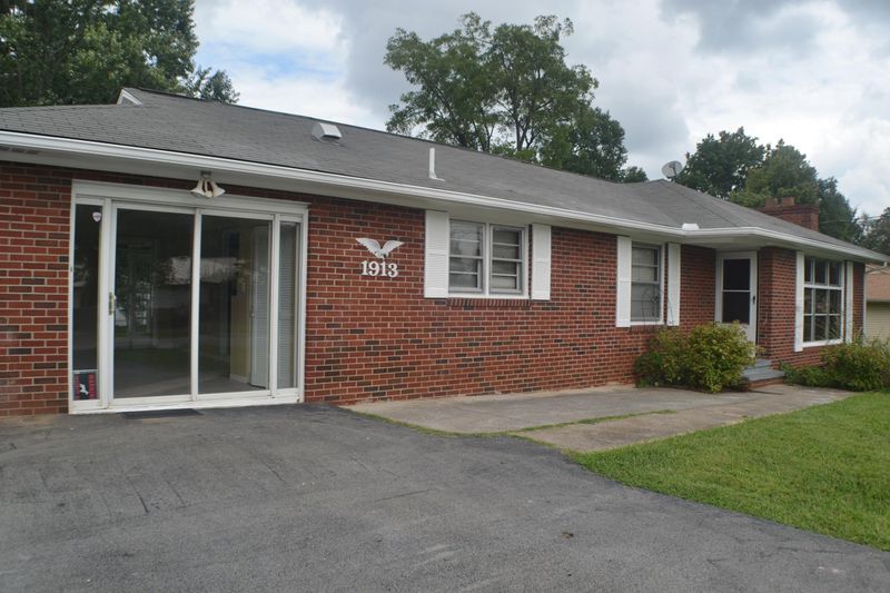 1913 Mcclain Dr, Knoxville, TN 37912