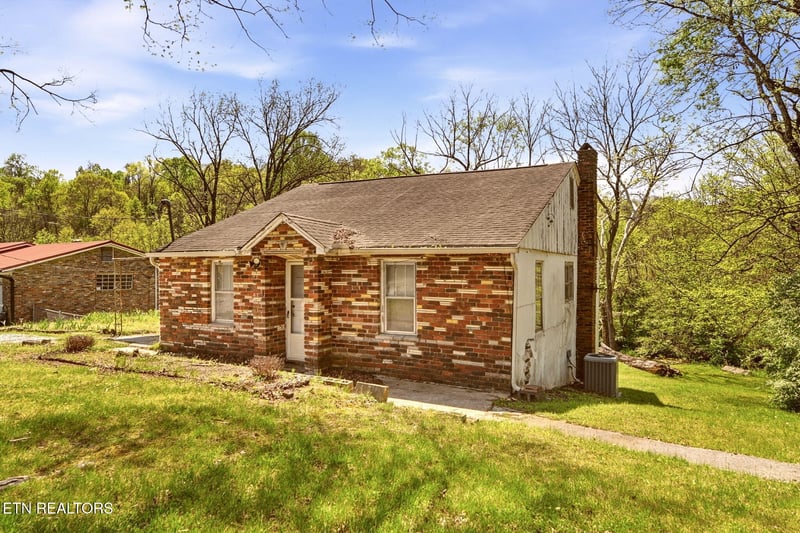 1913 Woods Creek Rd, Knoxville, TN 37924