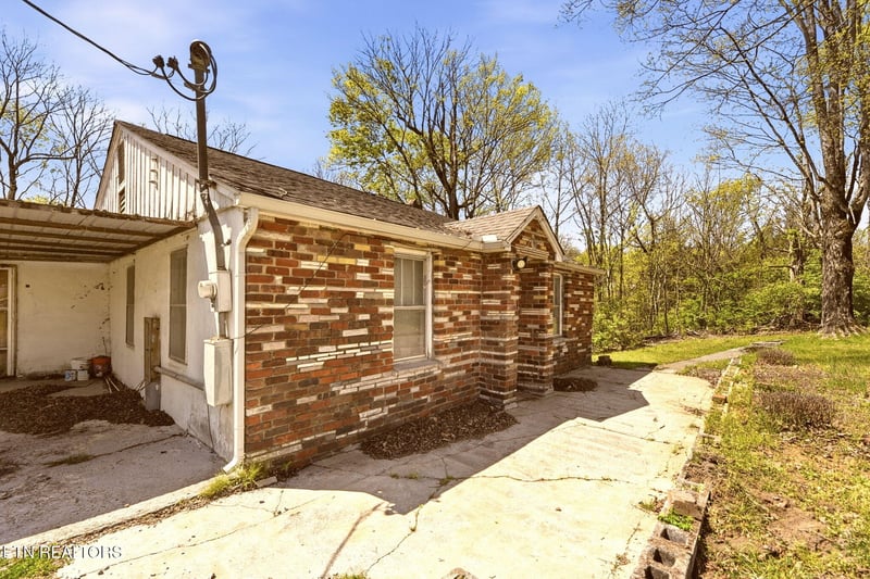 1913 Woods Creek Rd, Knoxville, TN 37924