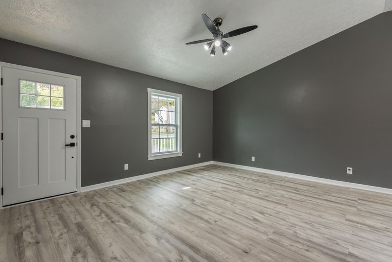 1914 Sunny Ln, Knoxville, TN 37912