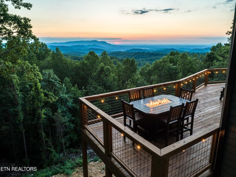 1915 Battle Top Rd, Sevierville, TN 37876