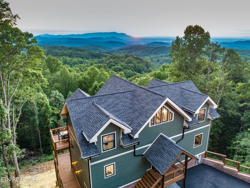 1915 Battle Top Rd, Sevierville, TN 37876