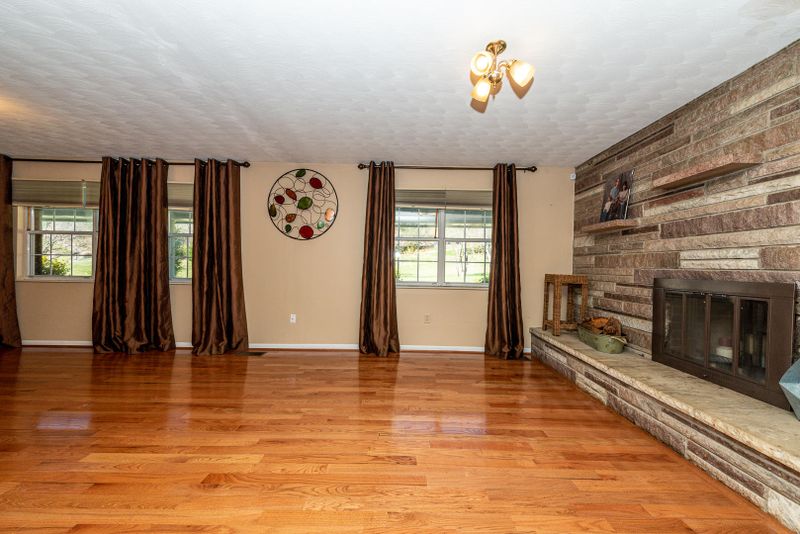 1916 Brown Rd, Knoxville, TN 37920