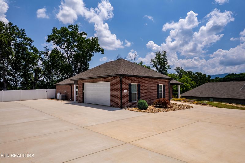 1916 Griffitts Mill Cir, Maryville, TN 37803
