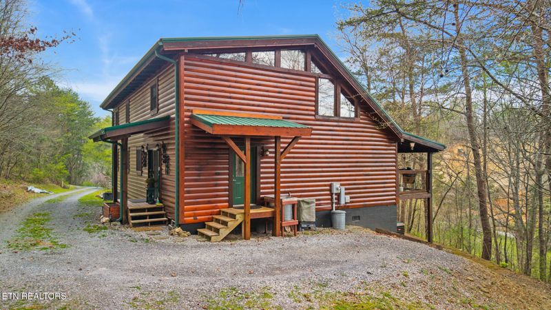 1917 Lee Proffitt Way, Sevierville, TN 37876