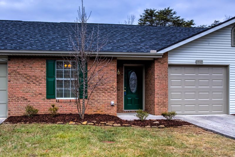 1917 Wellbridge Way, Powell, TN 37849
