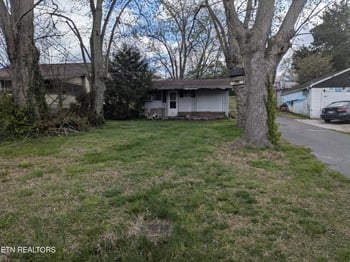 1918 Sandusky Rd, Knoxville, TN 37912