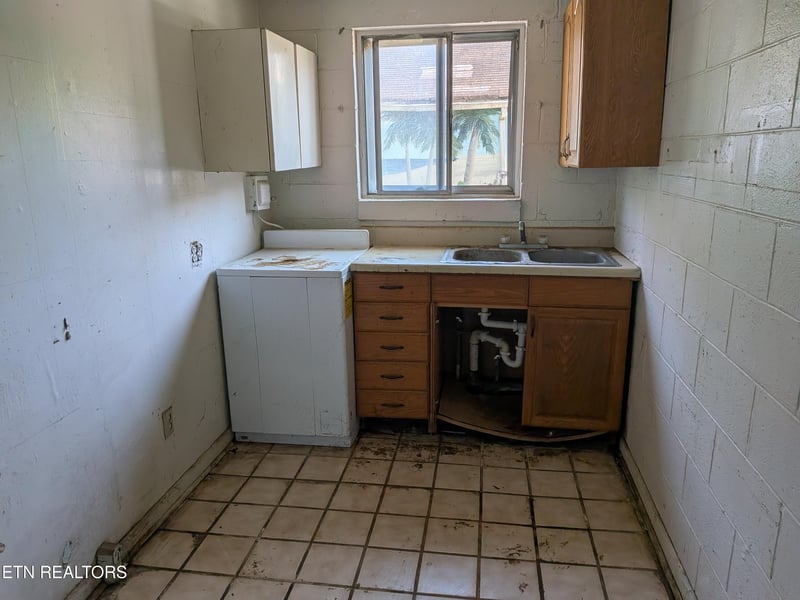 1918 Sandusky Rd, Knoxville, TN 37912