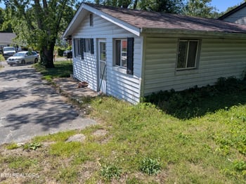 1918 Sandusky Rd, Knoxville, TN 37912