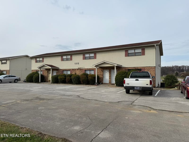 1918 Topside Rd, Louisville, TN 37777