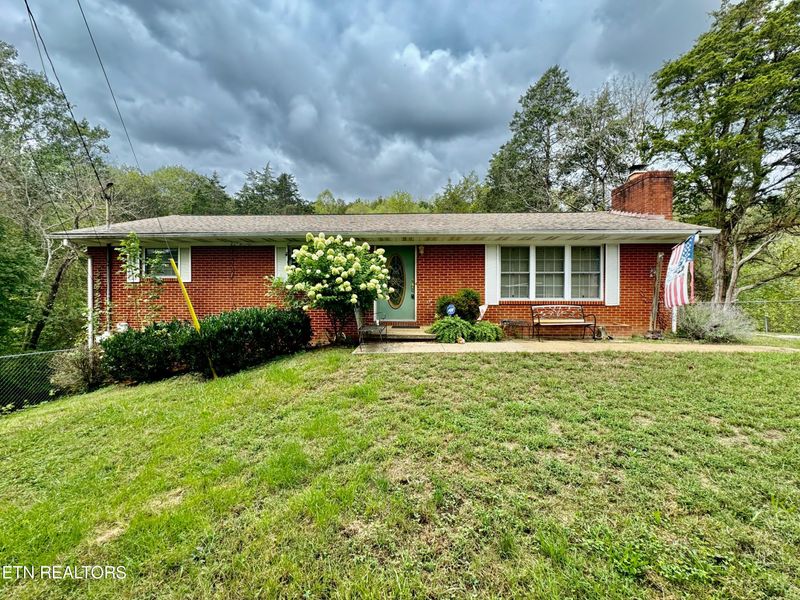 1919 E Brushy Valley Dr, Powell, TN 37849