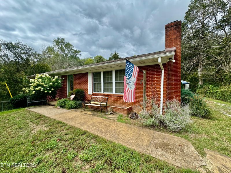 1919 E Brushy Valley Dr, Powell, TN 37849
