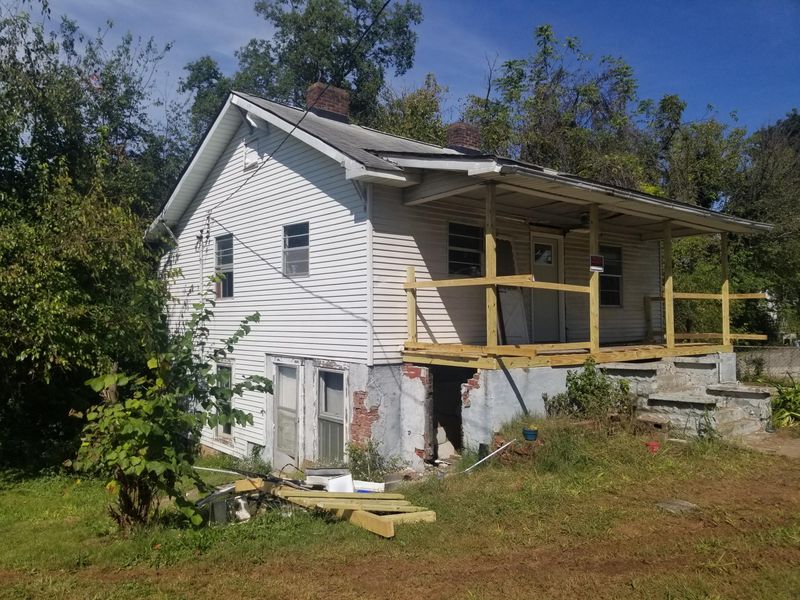 1919 Mitchell St, Knoxville, TN 37917