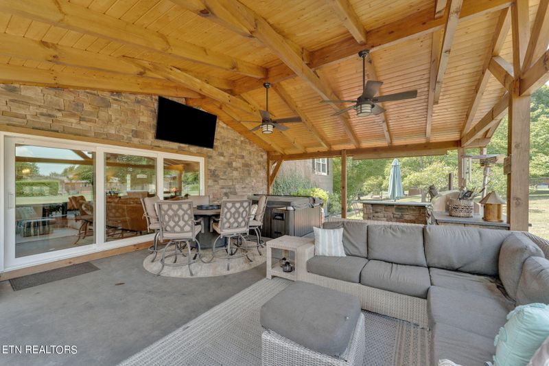1919 Riverview Cir, Sevierville, TN 37862