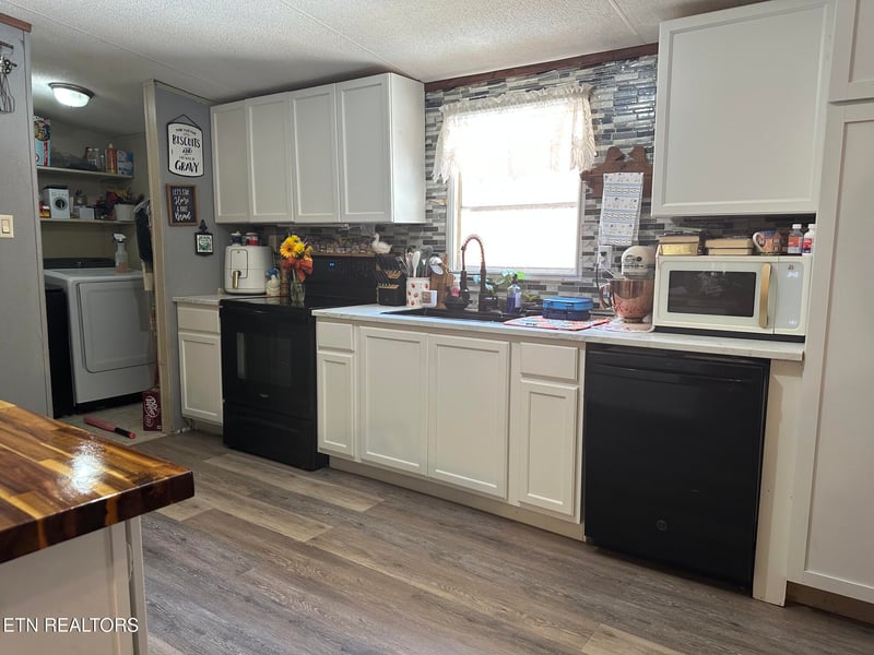 192 Shoal Creek Rd, Englewood, TN 37329
