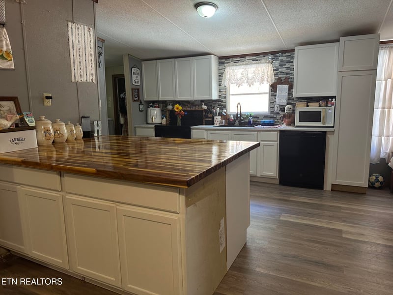 192 Shoal Creek Rd, Englewood, TN 37329