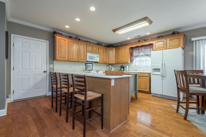 192 Sweet Gum Ln, Oak Ridge, TN 37830
