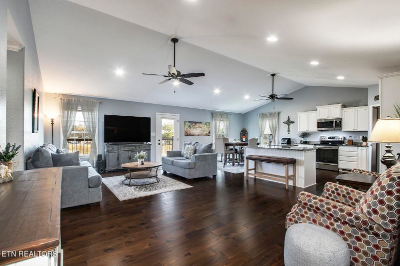 1920 Olivia Cir, Loudon, TN 37774