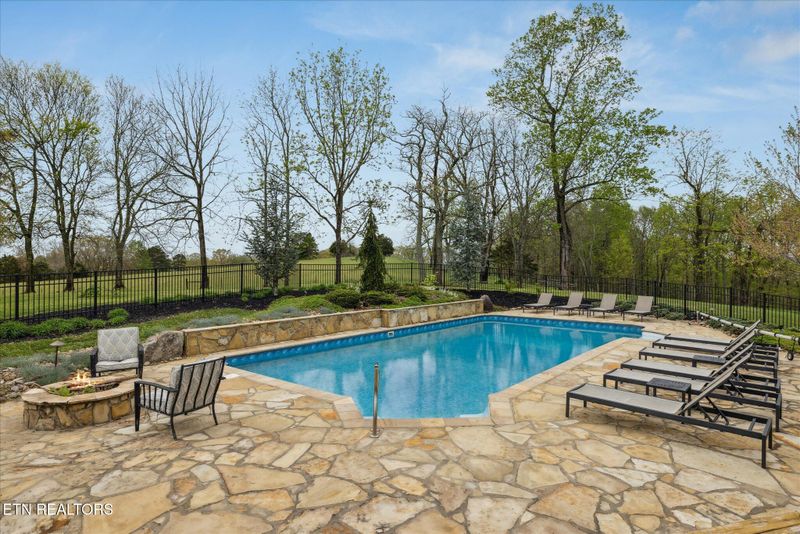 1920 Scenic Meadow Way, Powell, TN 37849