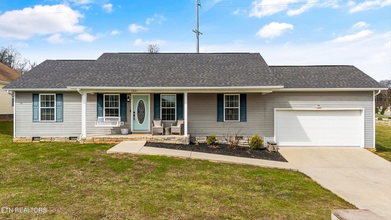 1921 River Poppy Rd, Mascot, TN 37806