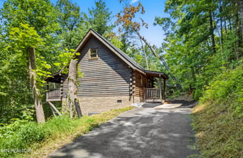 1922 Beach Front Dr, Sevierville, TN 37876