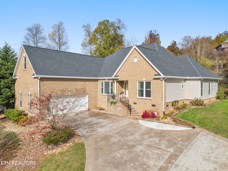 1922 Cascade Falls Ln, Knoxville, TN 37931
