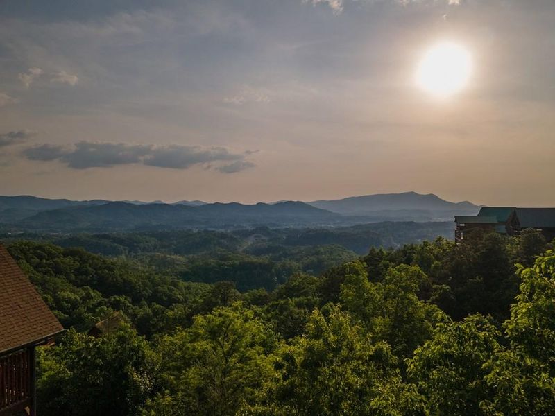 1922 Legacy Dr, Sevierville, TN 37876