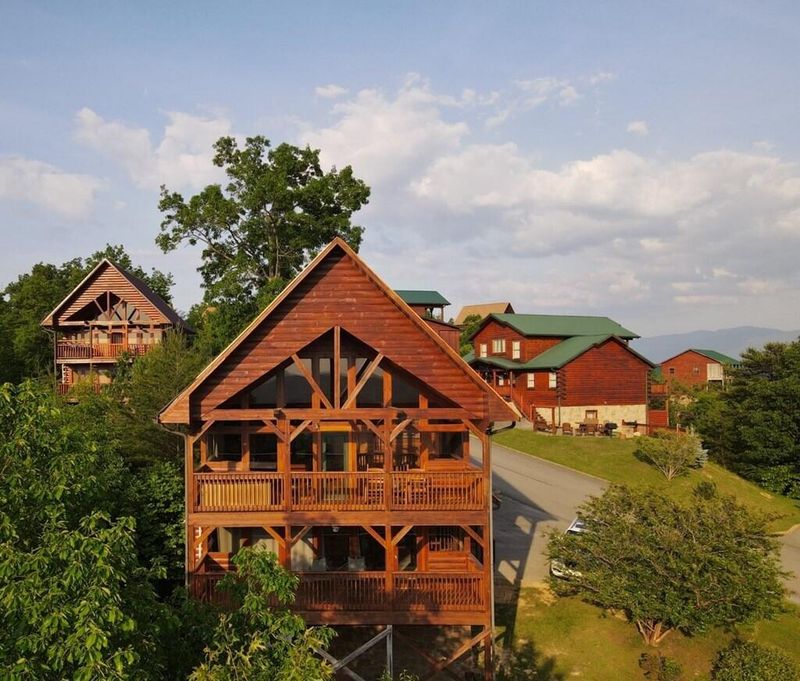 1922 Legacy Dr, Sevierville, TN 37876