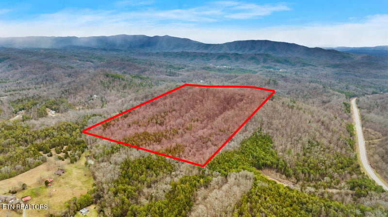 1924 Big Gully Rd, Maryville, TN 37801