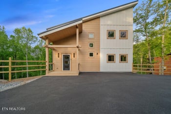 1924 Pine Ct, Sevierville, TN 37876