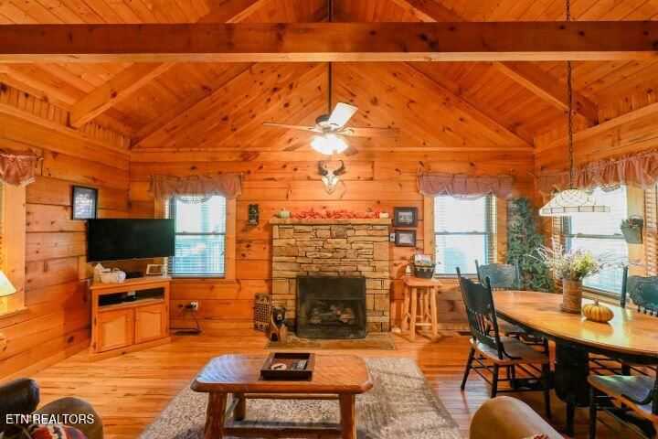 1925 Beach Front Dr, Sevierville, TN 37876