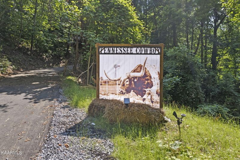1926 Orchard Dr, Sevierville, TN 37876