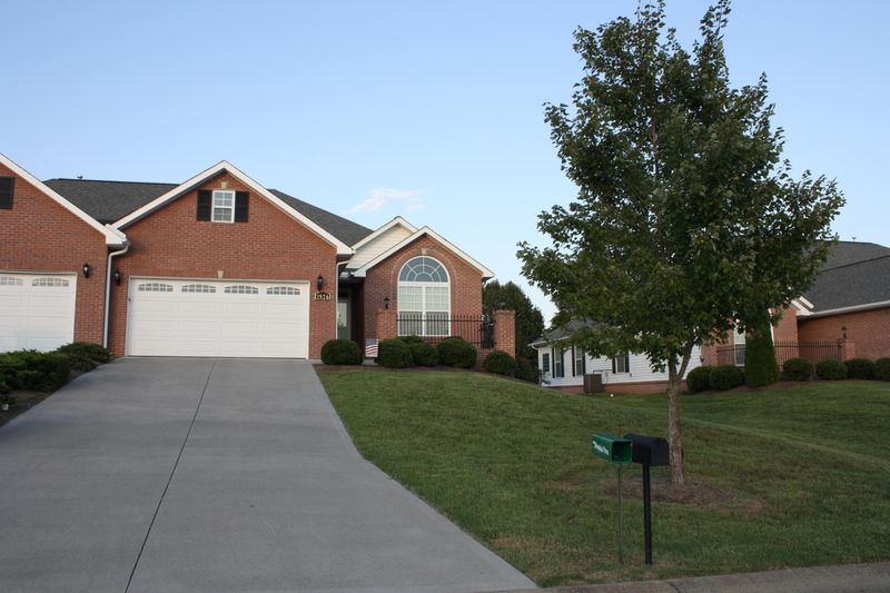 1926 Scarlett Meadows Dr, Sevierville, TN 37876