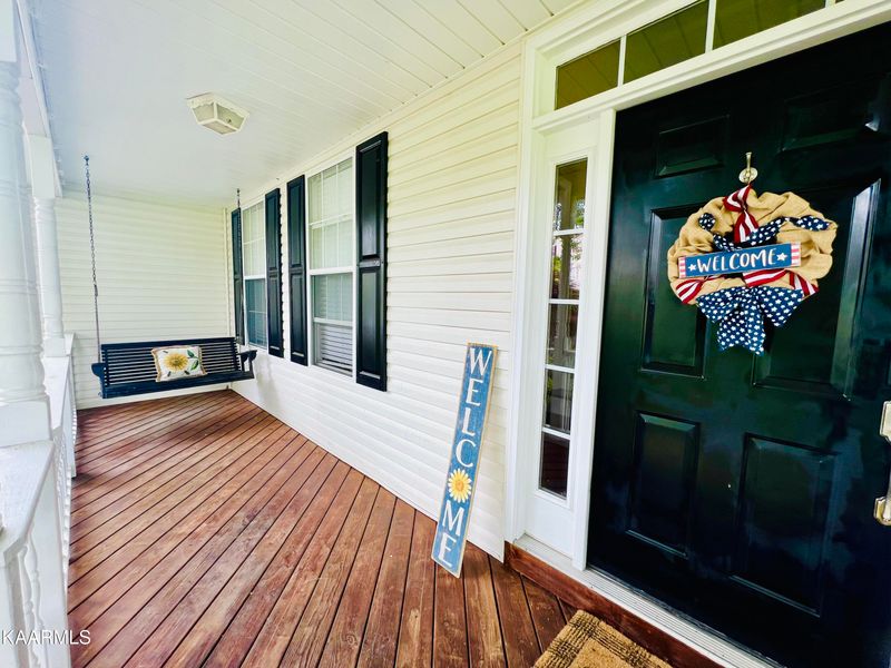193 Hickory Ln, Jacksboro, TN 37757