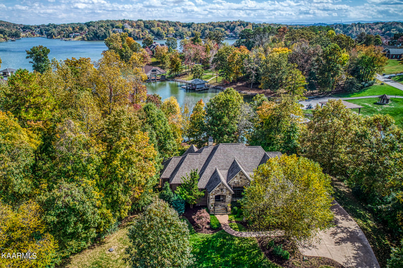 193 Lake Crest Dr, Lenoir City, TN 37772