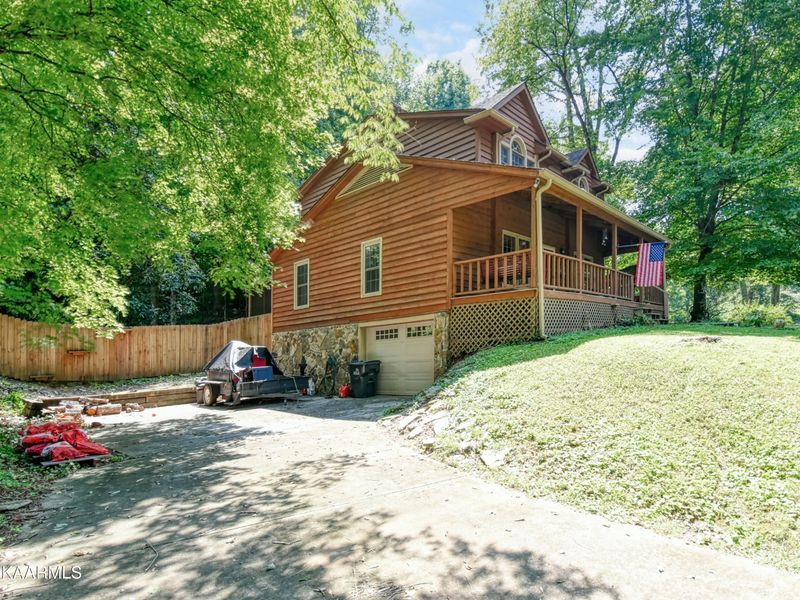 193 Mountain View Rd, Harriman, TN 37748
