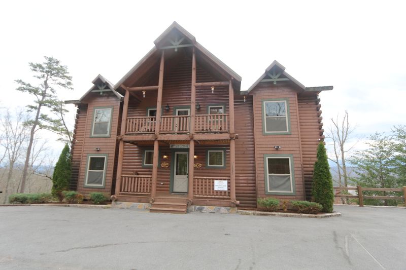 1932 Thistle Thorn Tr, Sevierville, TN 37876