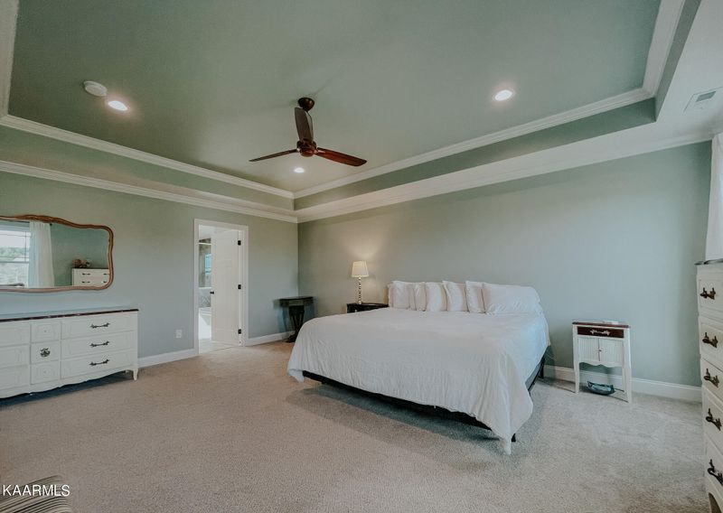 1933 Clearmill Dr, Lenoir City, TN 37772