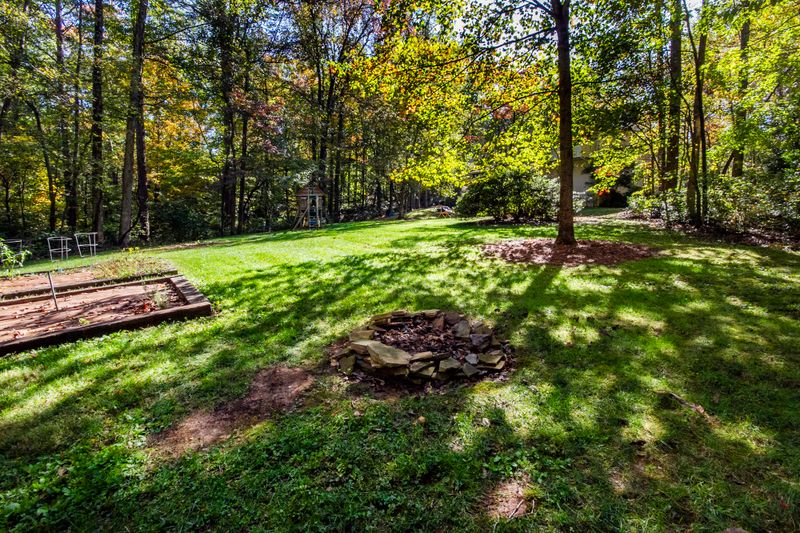 1933 Hickory Glen Rd, Knoxville, TN 37932